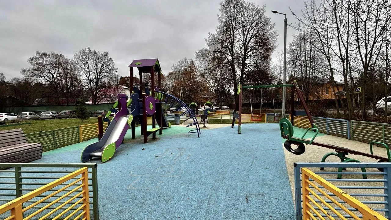 Более 9,4 тыс детских игровых площадок отремонтировали в Подмосковье с начала года