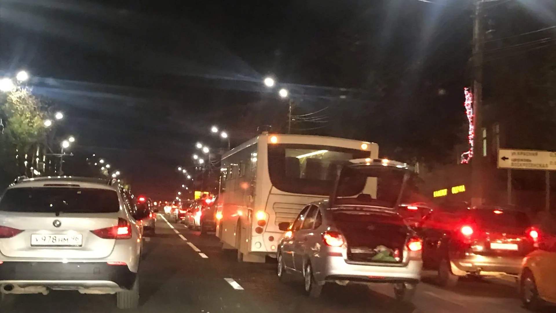 Легковушка врезалась в автобус на проспекте Ленина в Подольске