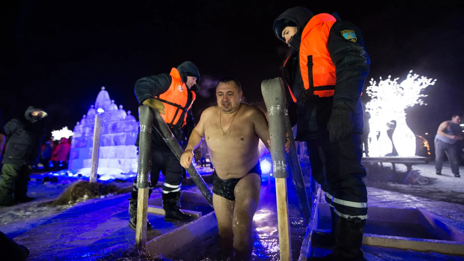 Медики будут дежурить у крещенский купелей в Подмосковье