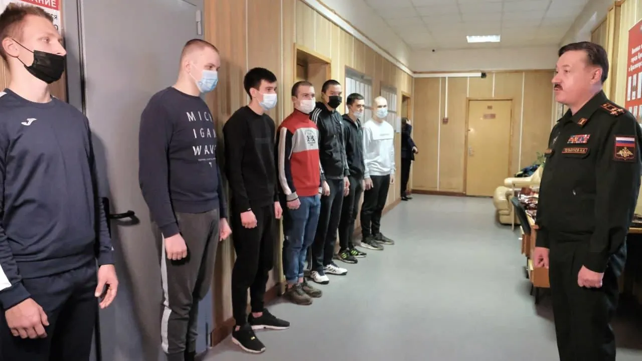 Красногорских новобранцев начали отправлять к местам службы