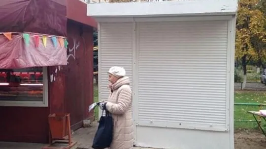 Владельцы ларьков в Подольске навели порядок на своей территории после жалобы жителей