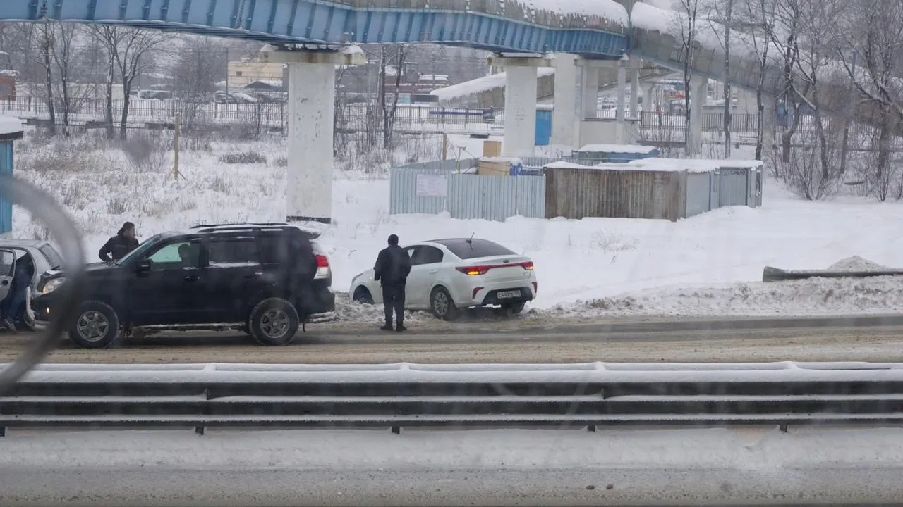 В Подольске иномарка съехала в кювет на Большой Серпуховской улице