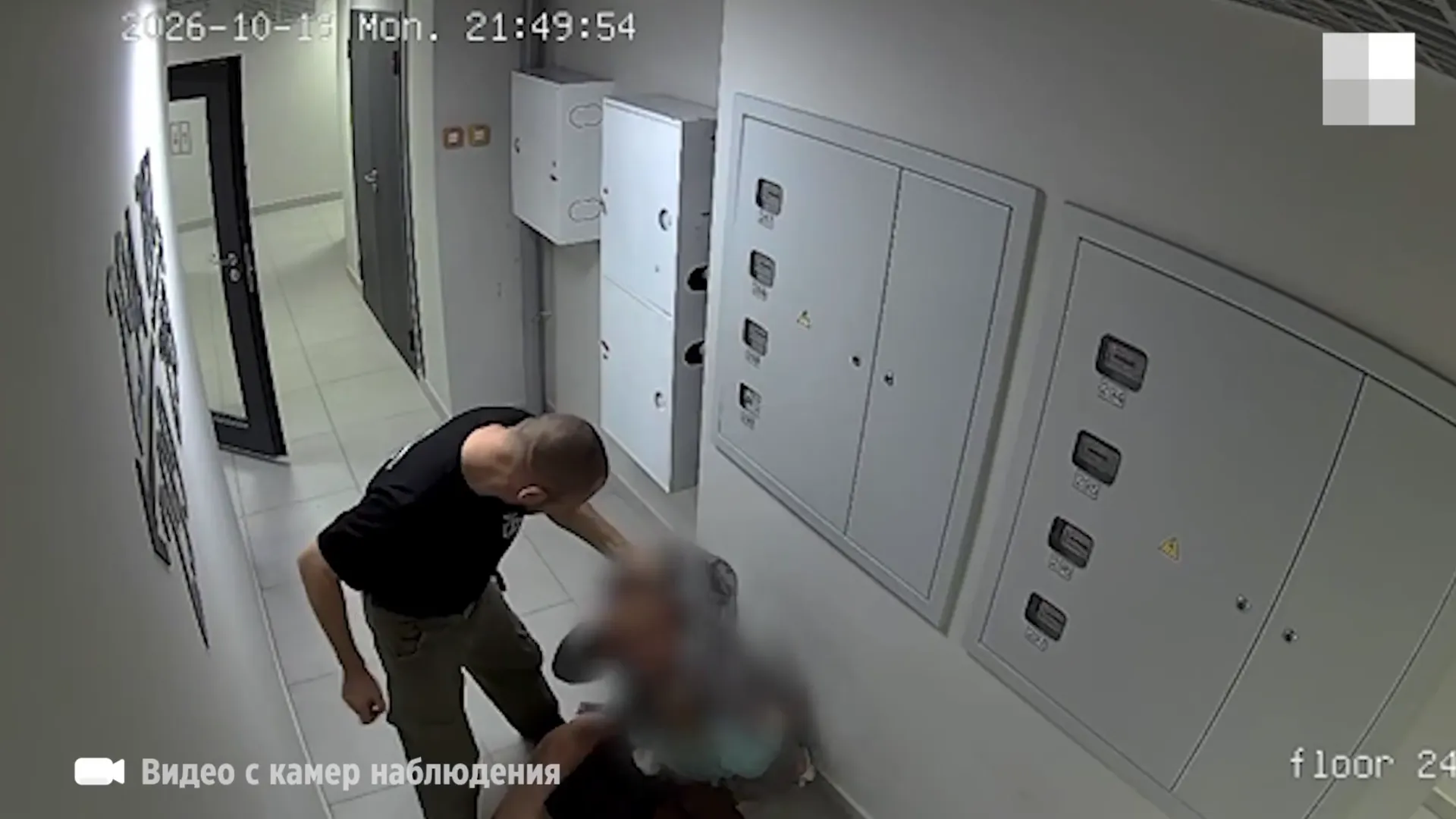 Таскал за волосы: избиение женщины с ребенком на руках попало на видео