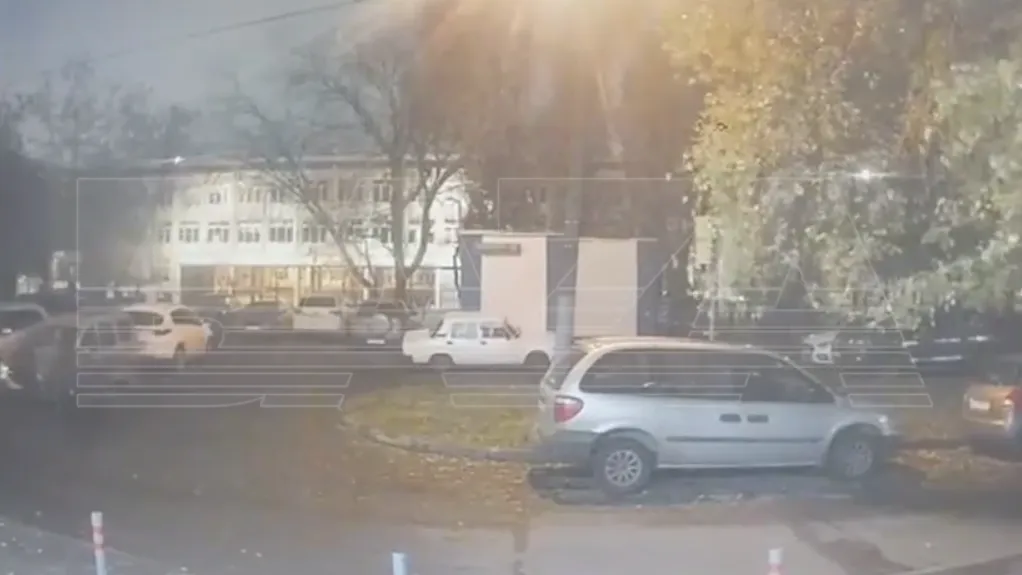 Закладчик кинул бычок в лицо: видео драки, в которой зарезали режиссера Политика