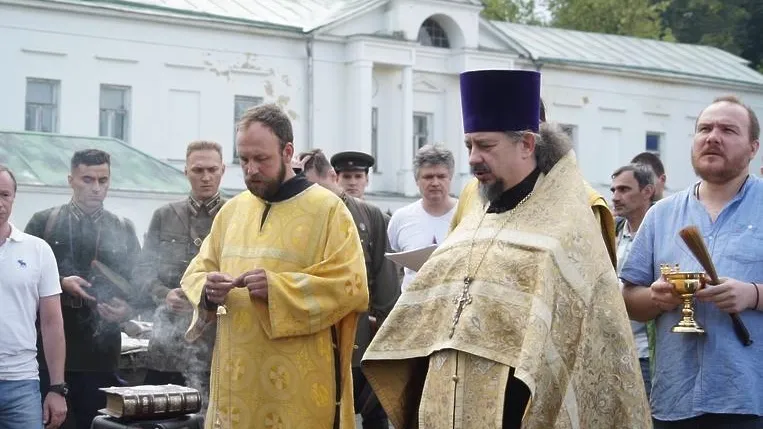 В Подольске на съемочной площадке фильма «Ильинский рубеж» отслужили молебен