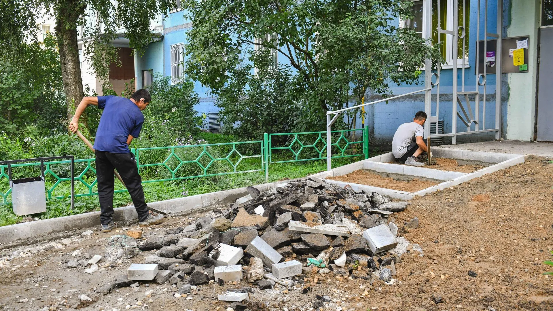В Химках стартовали работы по благоустройству дворов