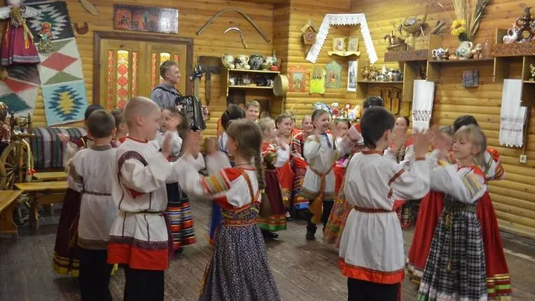Директору школы фольклорного искусства Подольска вручили медаль «90 лет Подмосковья»