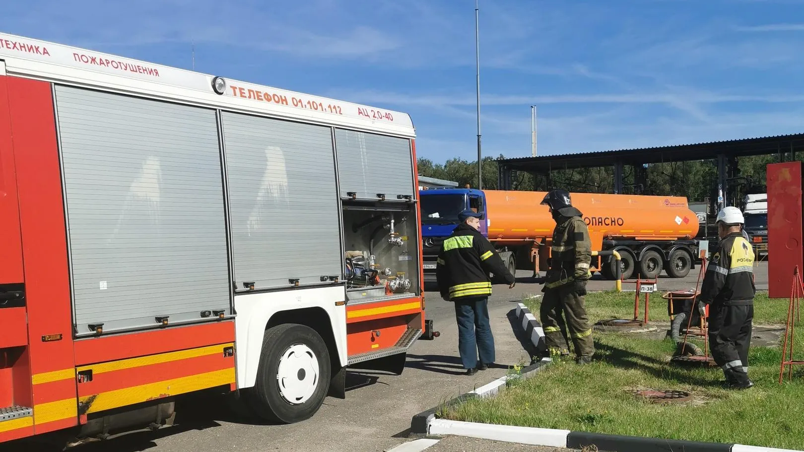 В Подольске огнеборцы в ходе учений потушили возгорание на базе нефтепродуктов