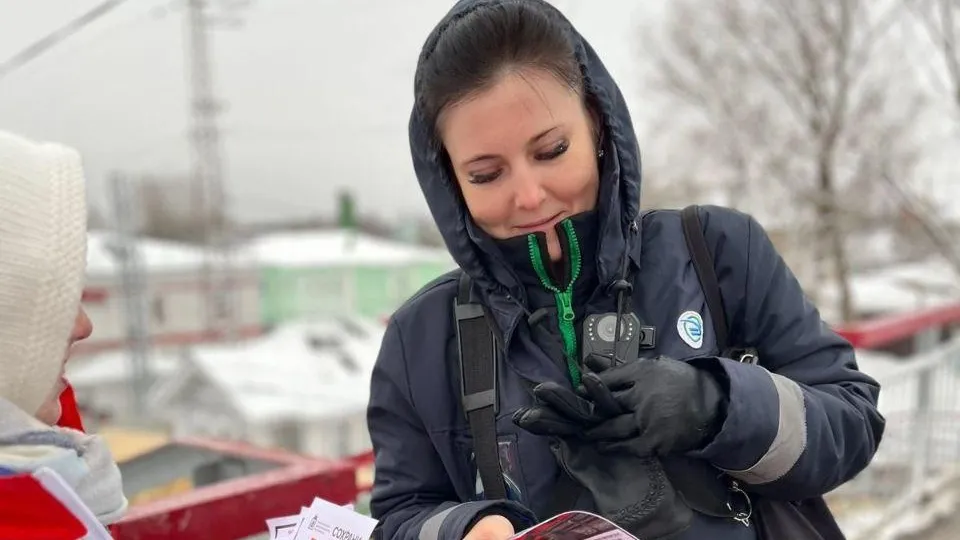 В Электростали пассажирам напомнили правила безопасности на железной дороге