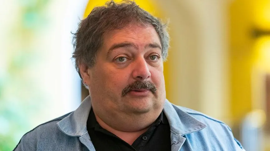 Писатель-иноагент Дмитрий Быков закрыл бизнес в России