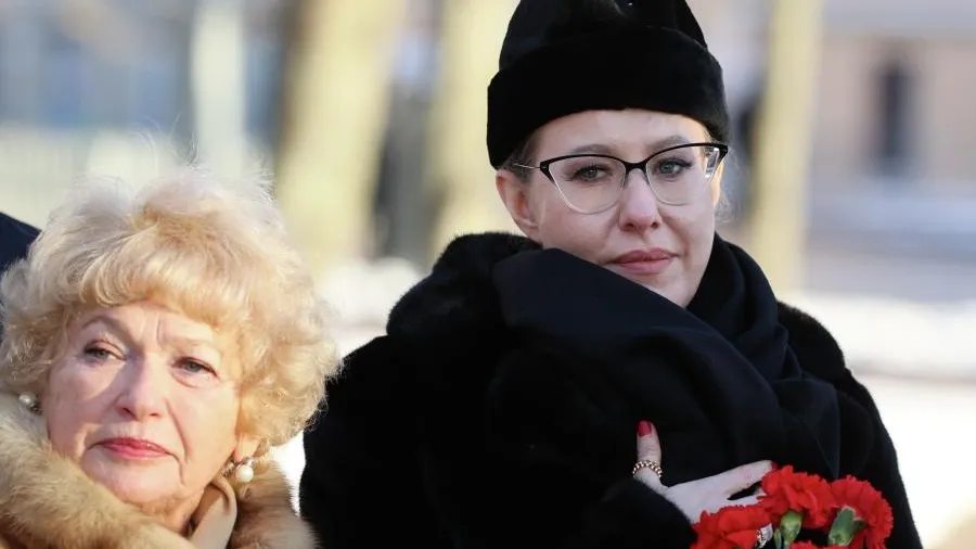 «25 лет без тебя»: Ксения Собчак почтила память отца в годовщину его смерти