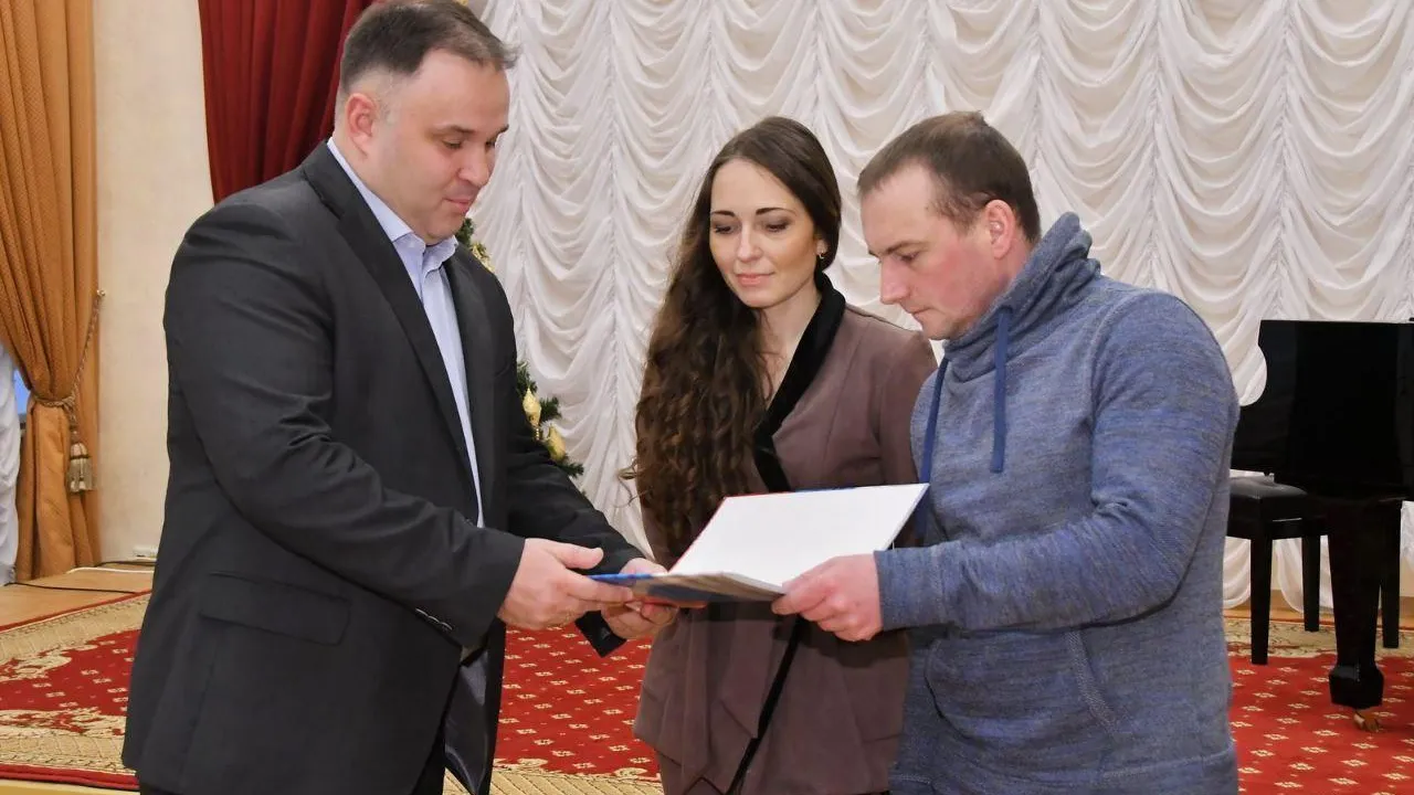 Семья из Власихи получила субсидию на покупку квартиры