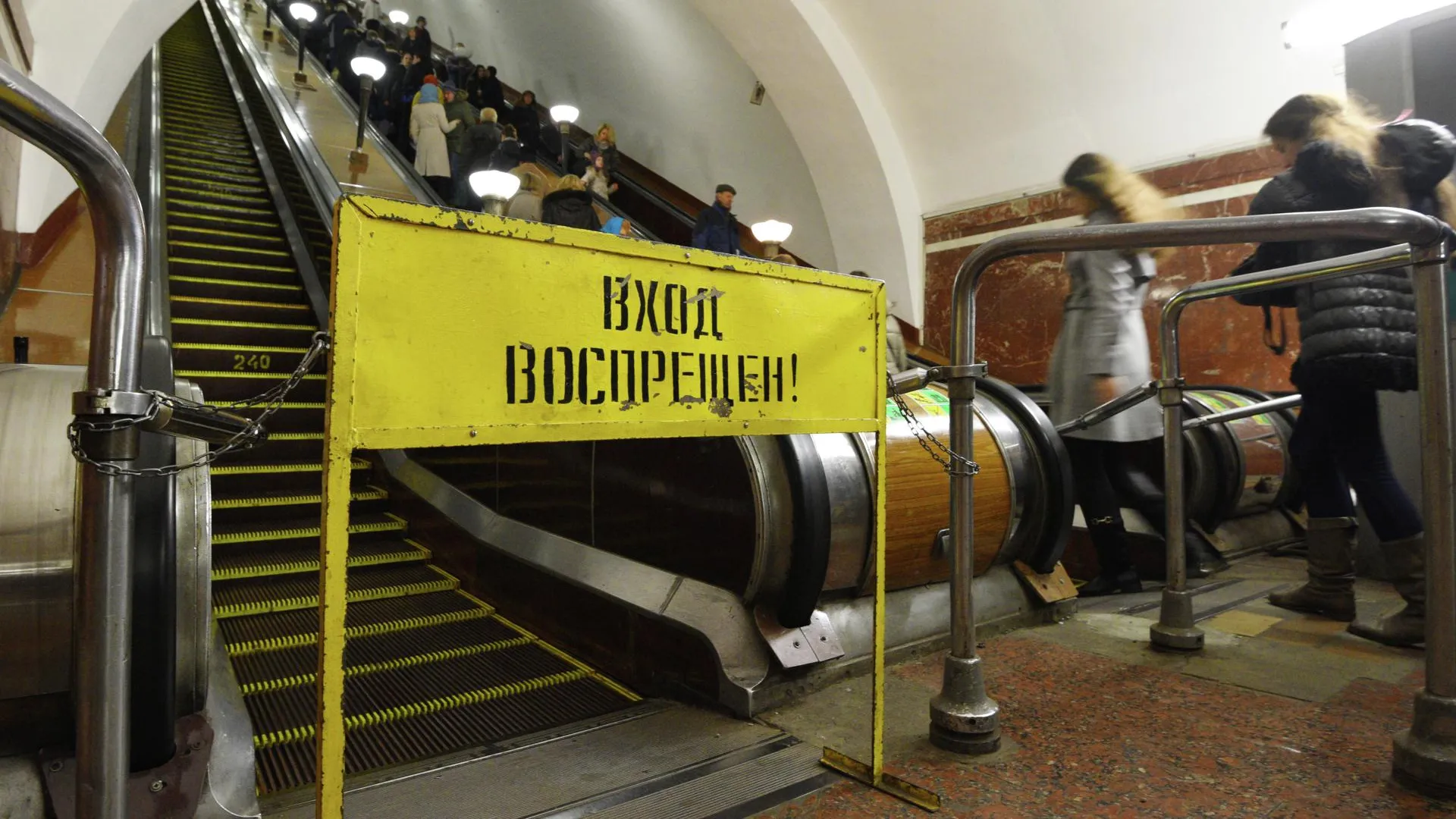 Эскалатор на станции метро «Таганская» в Москве закрыли на ремонт до конца апреля