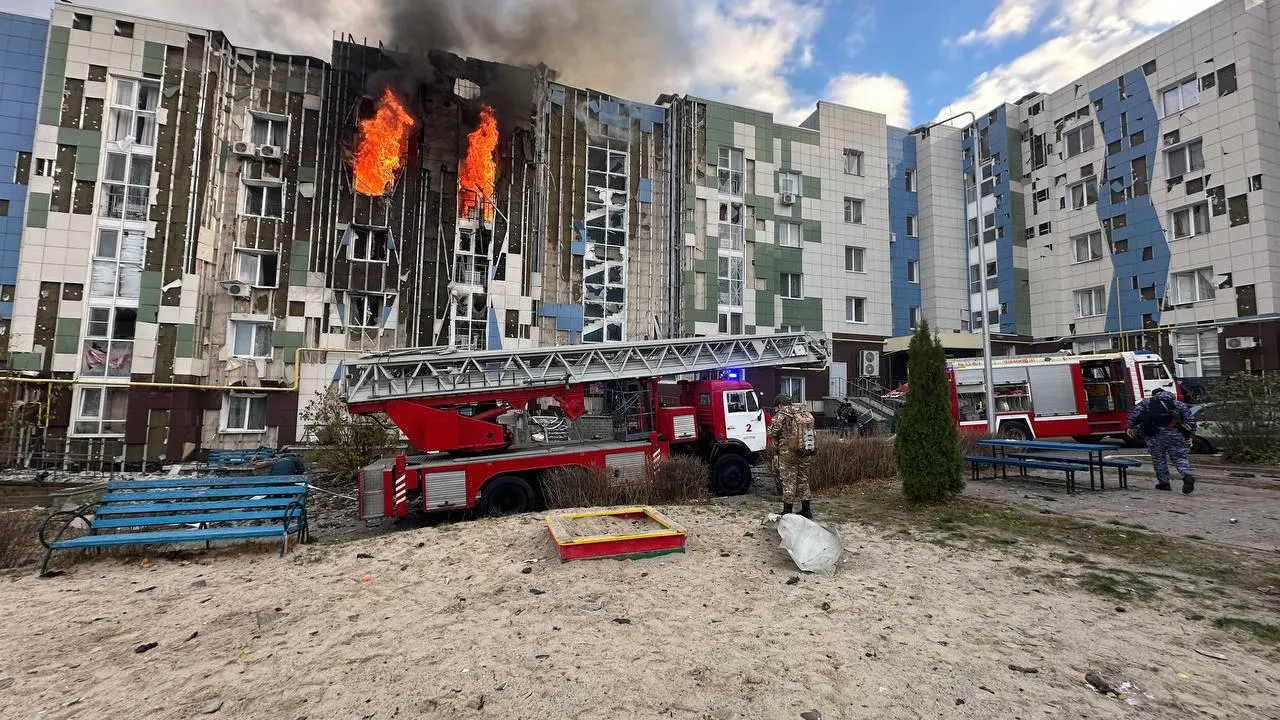 Удар БПЛА по многоэтажке в Белгороде сняли на видео