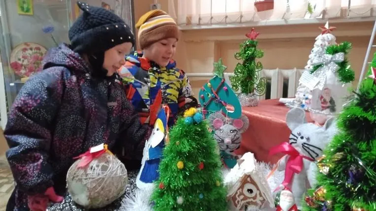 В Люберцах открылась выставка поделок «В лесу родилась елочка»