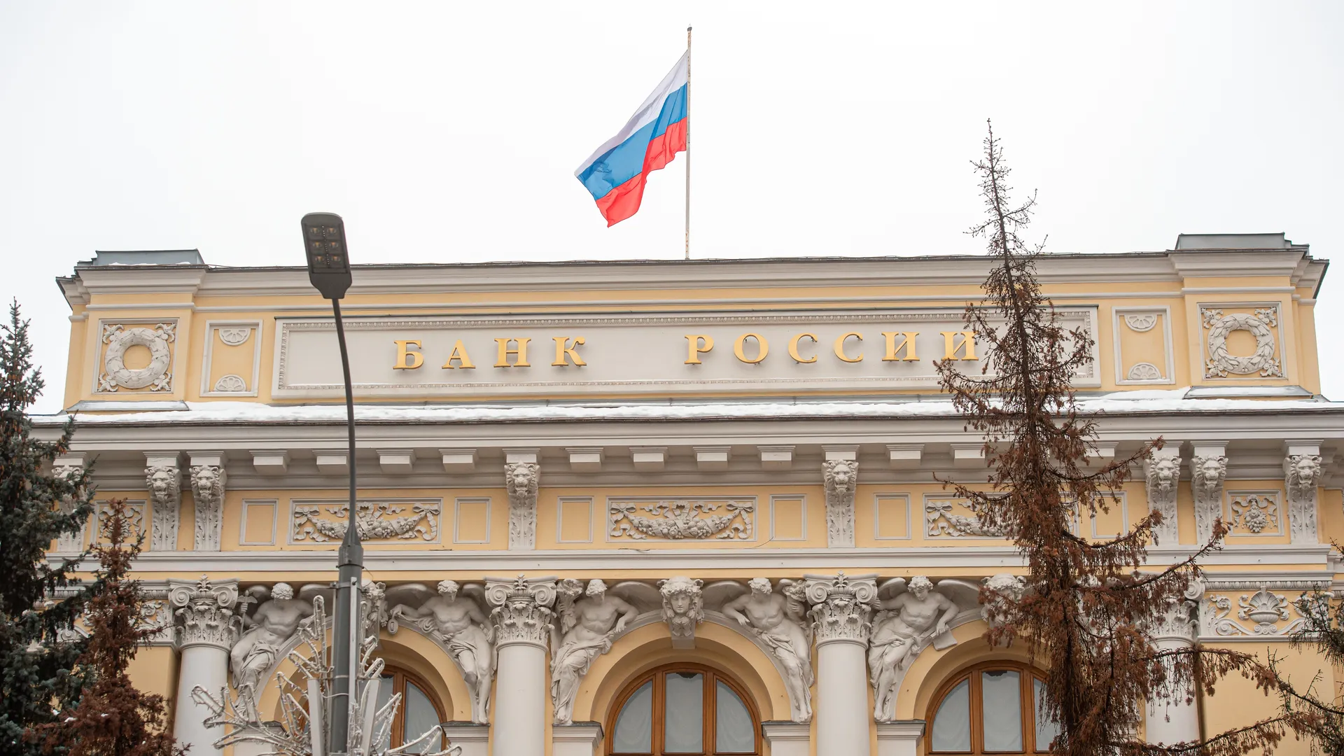 Курс рубля к юаню поддержит жесткая ДКП Банка России