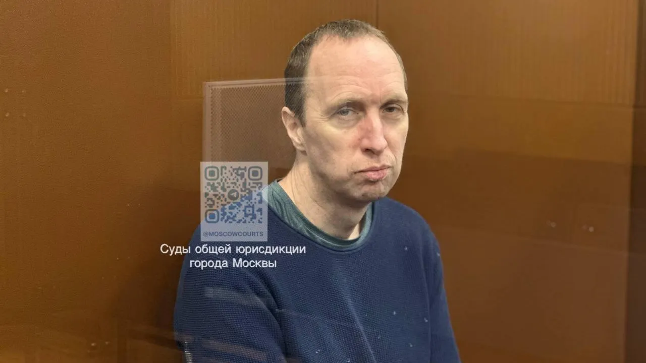 Суд продлил арест американца по делу о нападении на полицейского в Москве