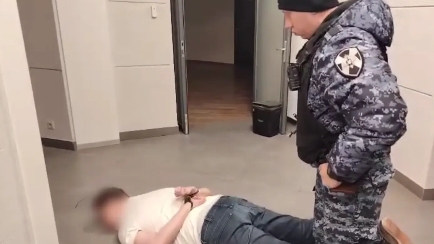 Психопат пырнул ножом в спину коллегу в офисе в центре Москвы