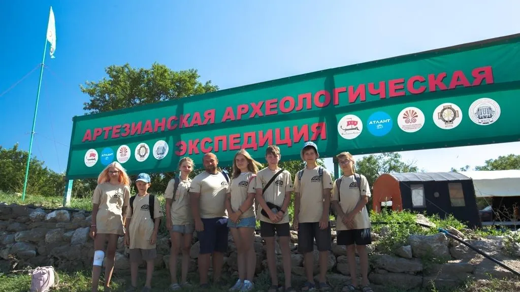 Школьники из Люберец приняли участие в археологических раскопках в Крыму