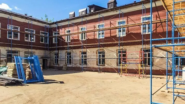 В подмосковном Клину продолжаются работы по капремонту лицея им Менделеева
