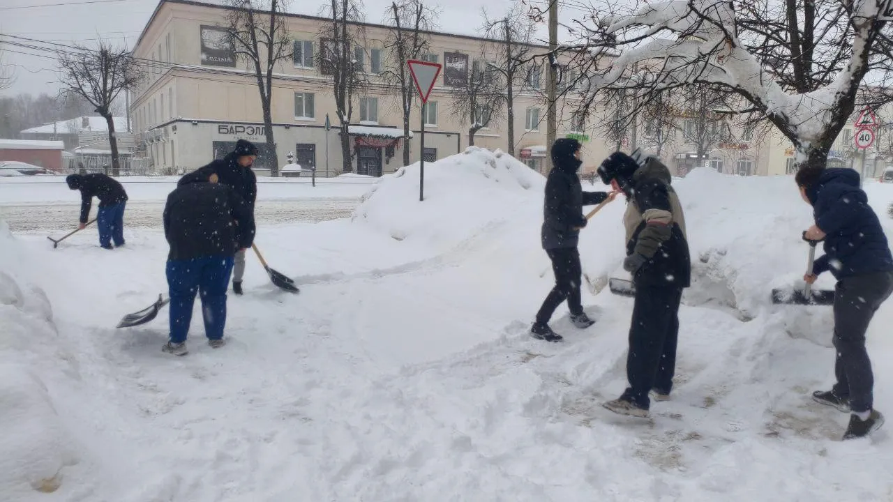 Егорьевские студенты вышли на помощь в расчистке снега