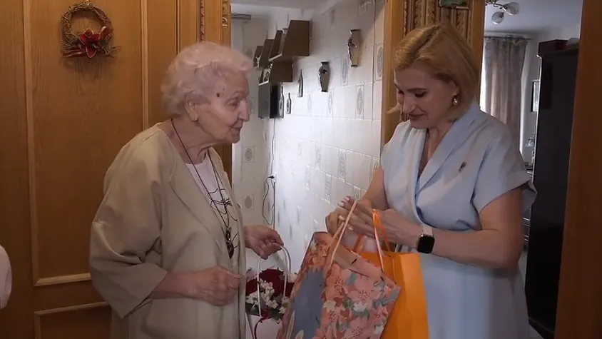 В Пушкинском округе поздравили с 89-летием блокадницу