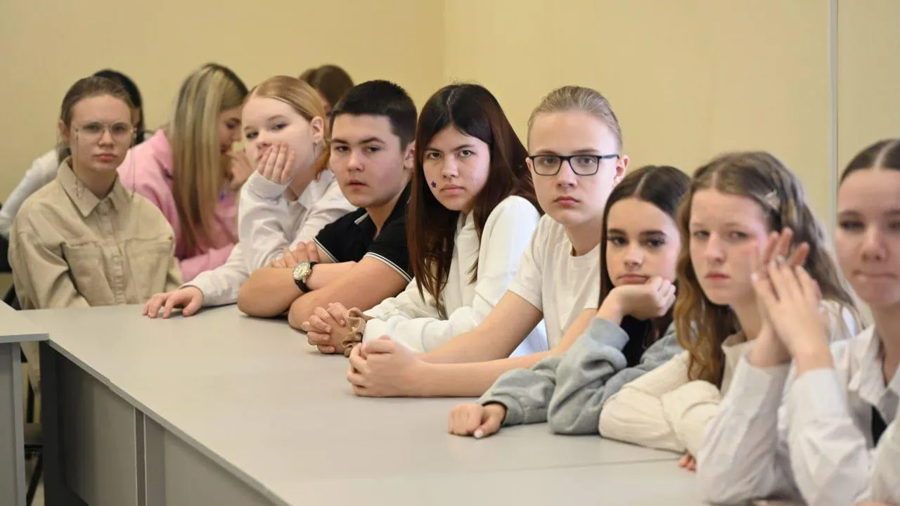 В Серпухове продолжается диалог поколений в формате открытых «Уроков мужества»