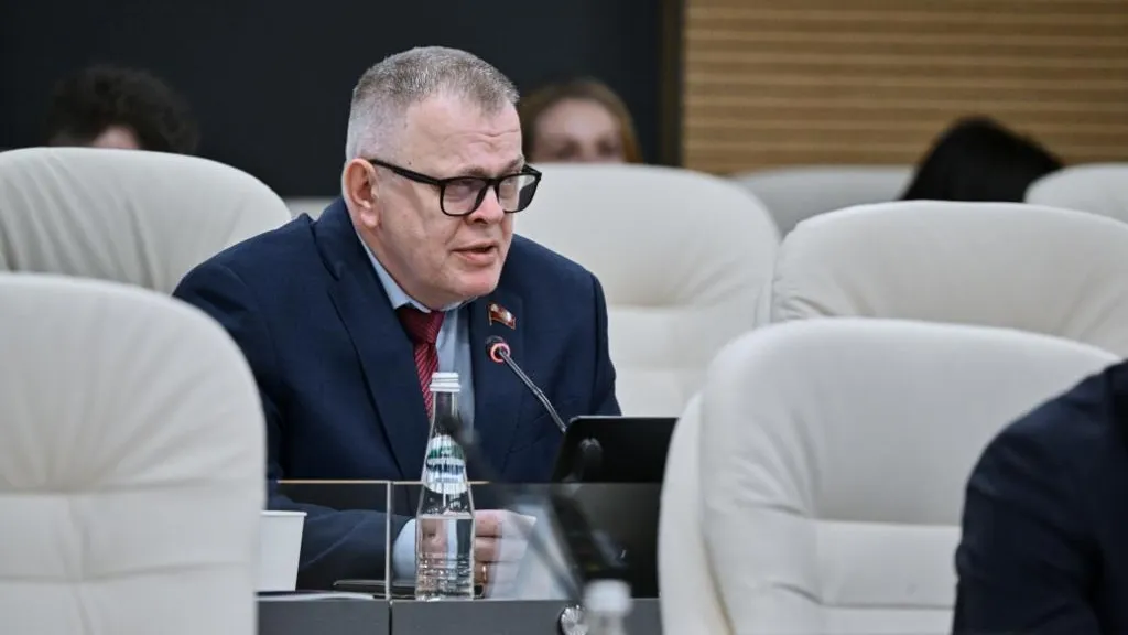 Руководитель фракции КПРФ Александр Наумов выступил на заседании Мособлдумы
