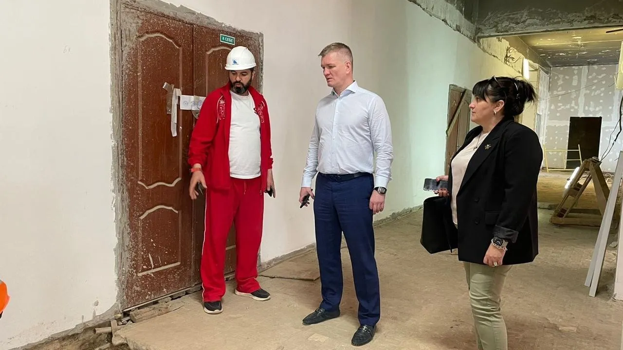 Депутат проверил ход капремонта школ в Люберцах