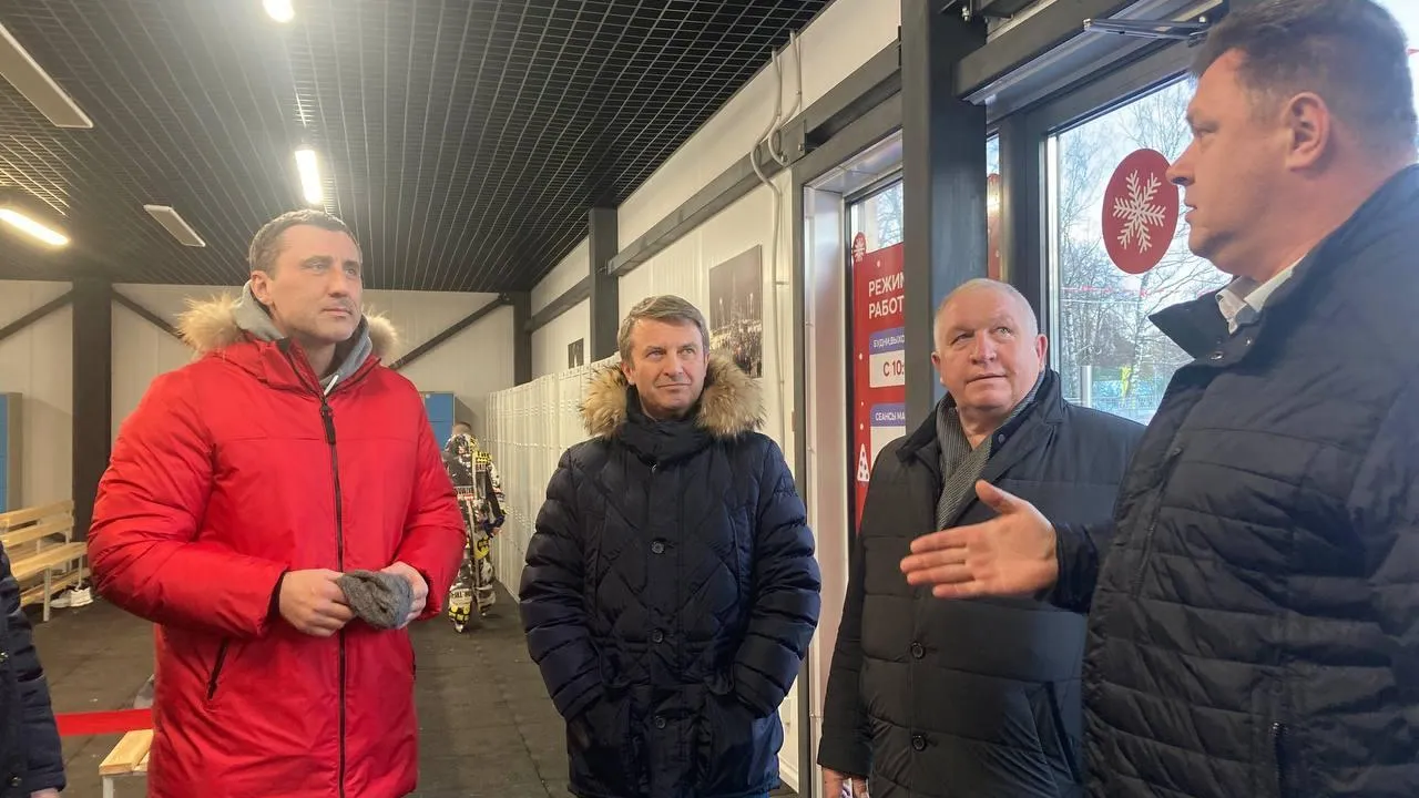Депутат Мособлдумы Рожнов посетил каток в центральном парке Наро‑Фоминска