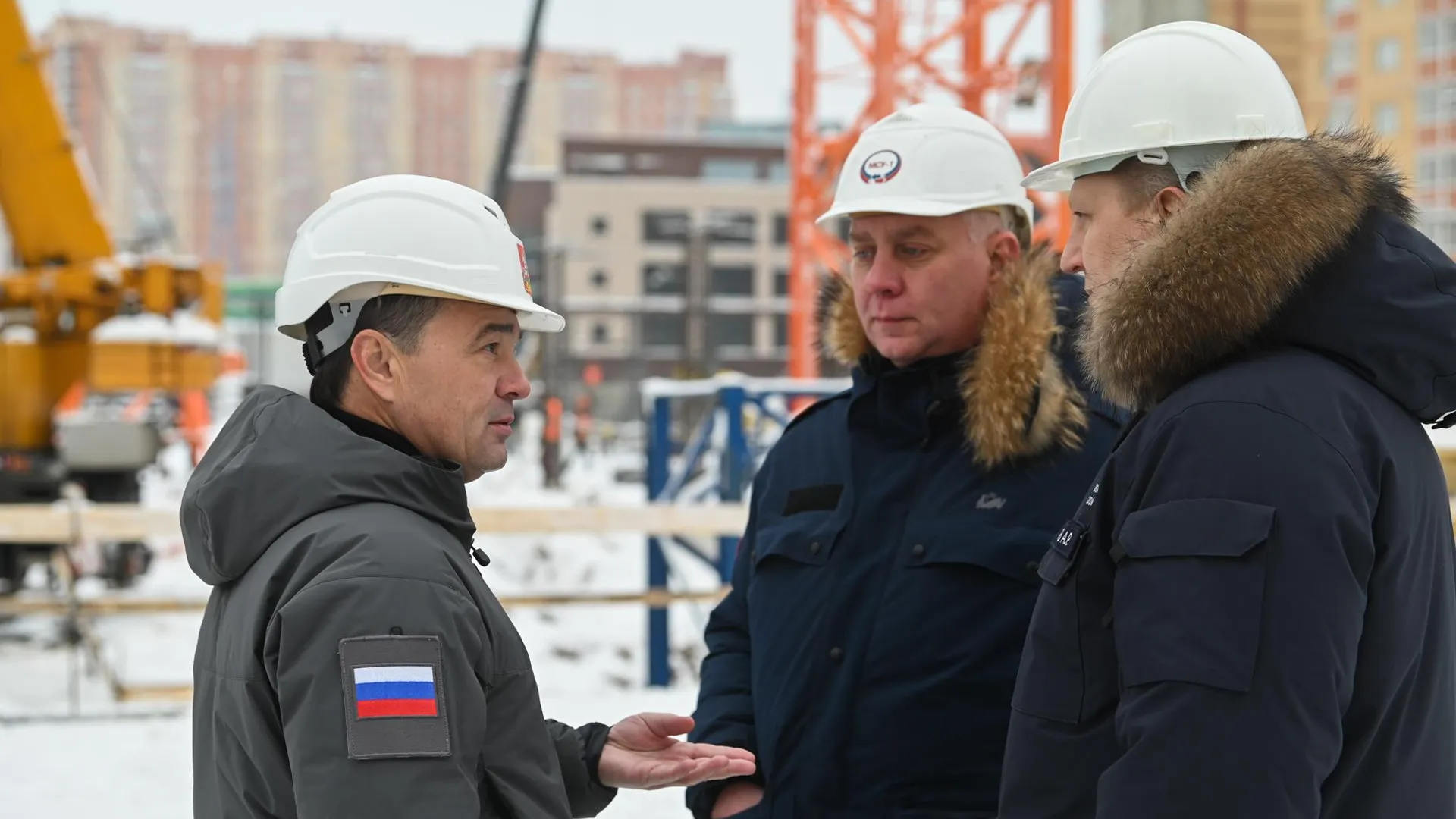 Андрей Воробьев проверил ход строительства школы в ЖК «Гусарская баллада»