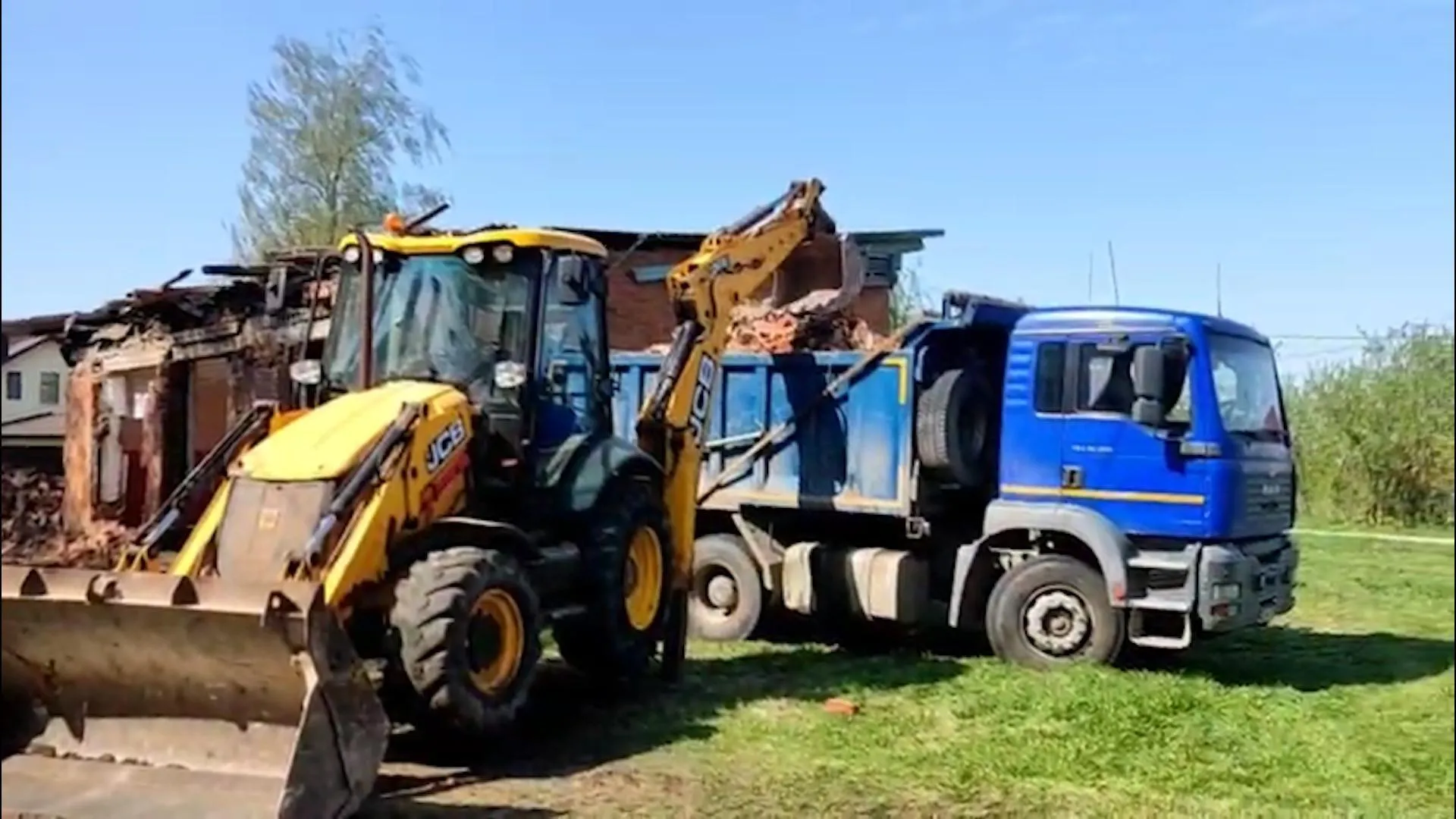 В Клину продолжается снос аварийных строений