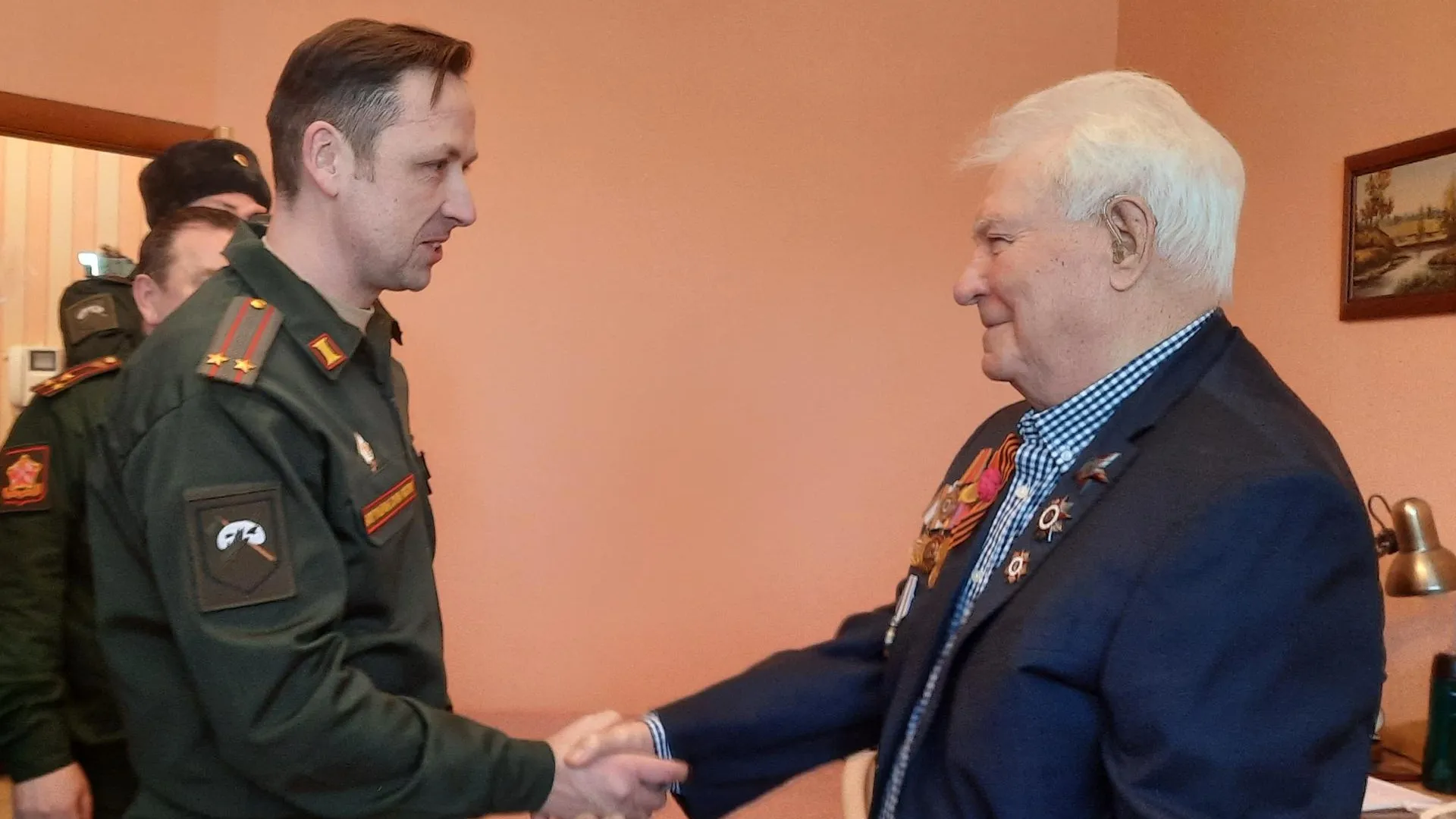 Фронтовика поздравили с предстоящим 95‑летием в Красногорске