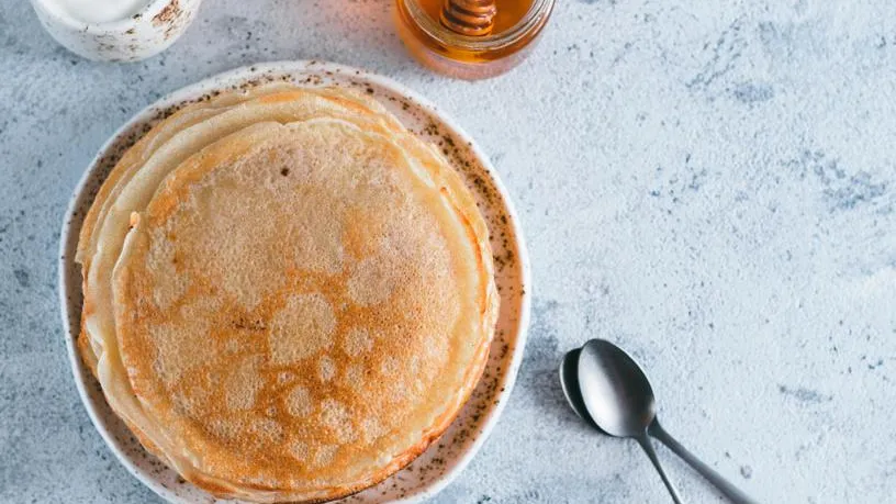 Стало известно, сколько придется потратить на блины с медом в эту Масленицу