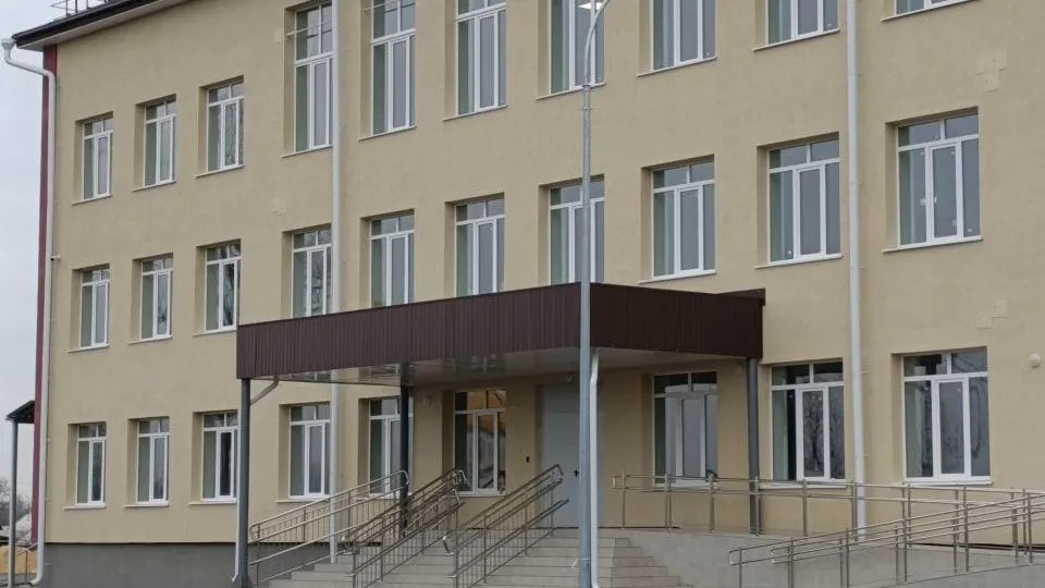 Подмосковные специалисты завершают восстановление школы № 24 в Мариуполе