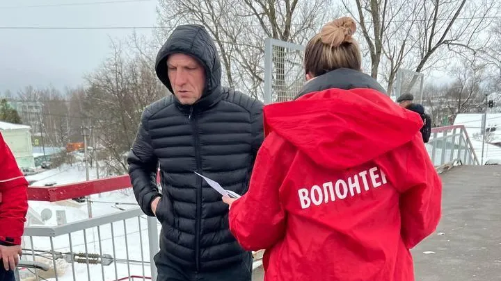 В Дмитрове пассажирам напомнили правила безопасности на железной дороге