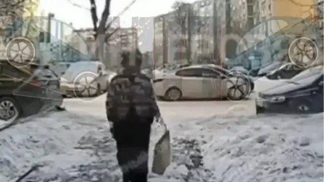 «Урок усвоен»: школьник из Челябинска лизнул панель домофона на морозе