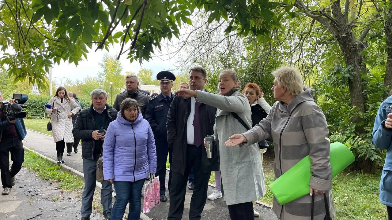 Хоккейную коробку установили во дворе Подольска при благоустройстве