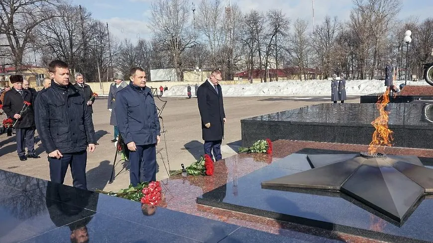 Брынцалов и Юров возложили цветы к мемориалу воинам ОДОН в Балашихе