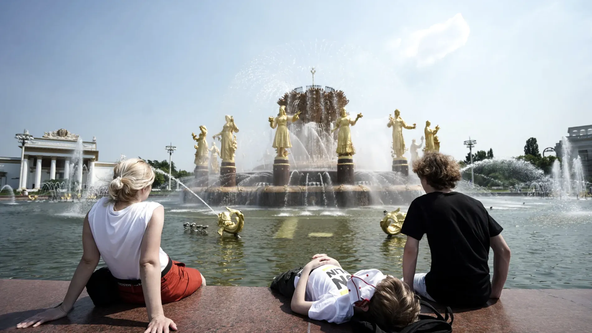 «Оранжевый» уровень опасности погоды продлили в Москве из-за жары
