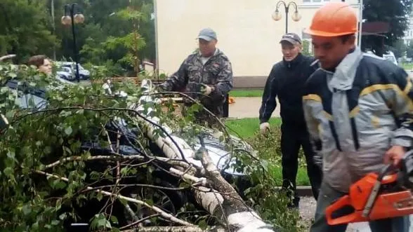 Более 100 человек ликвидируют последствия сильного ливня в Серпухове