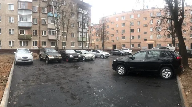 Более 2,6 тыс машино‑мест создали во дворах Подольска с начала года