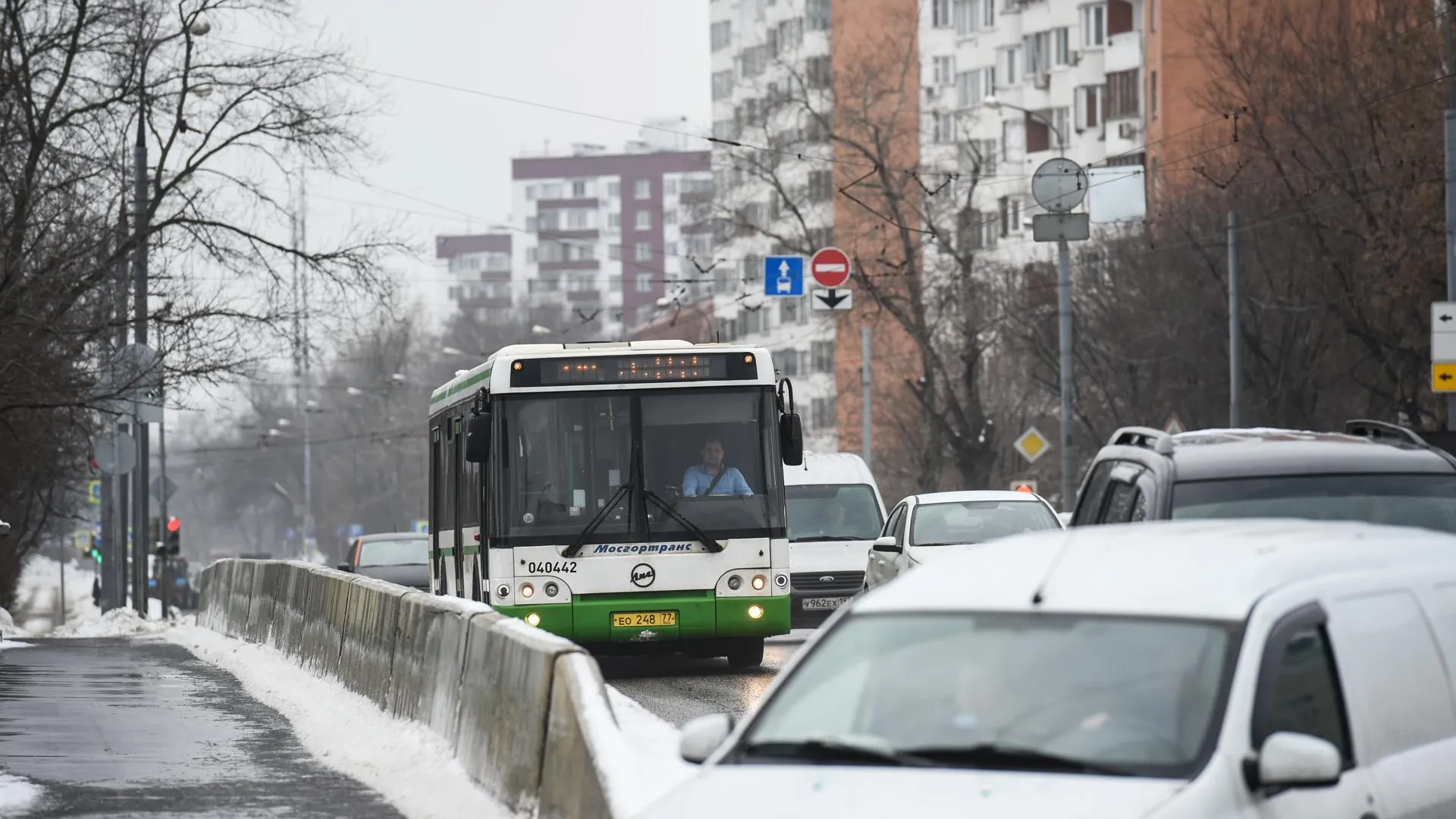 Загруженность дорог Подмосковья в понедельник утром составляет 3 балла
