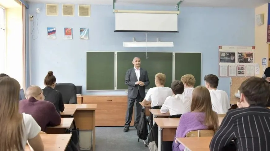 Депутат Мособлдумы ответил на вопросы школьников Балашихи о ходе спецоперации на Украине