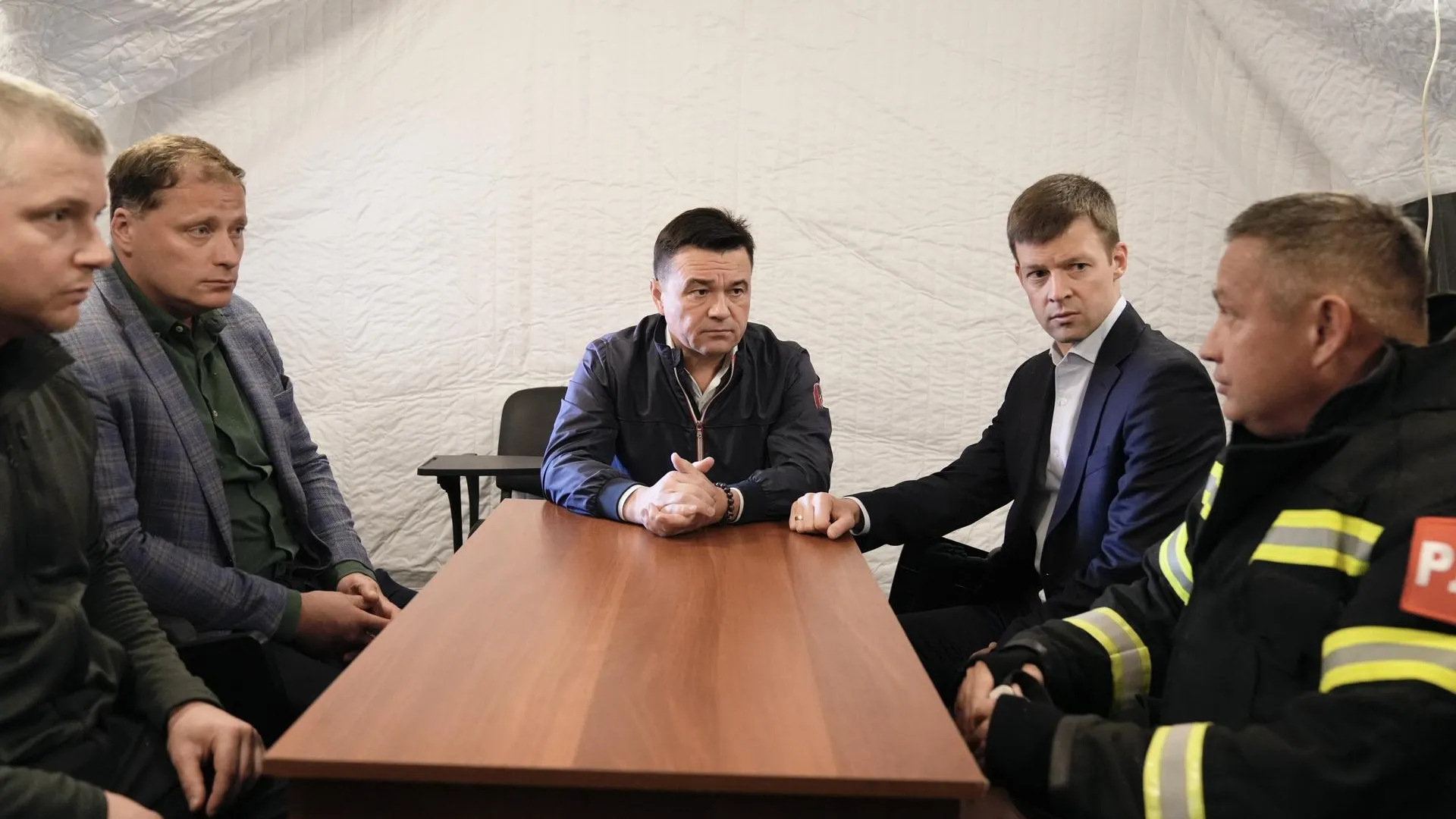 Андрей Воробьев провел оперативный штаб на месте взрыва в Балашихе