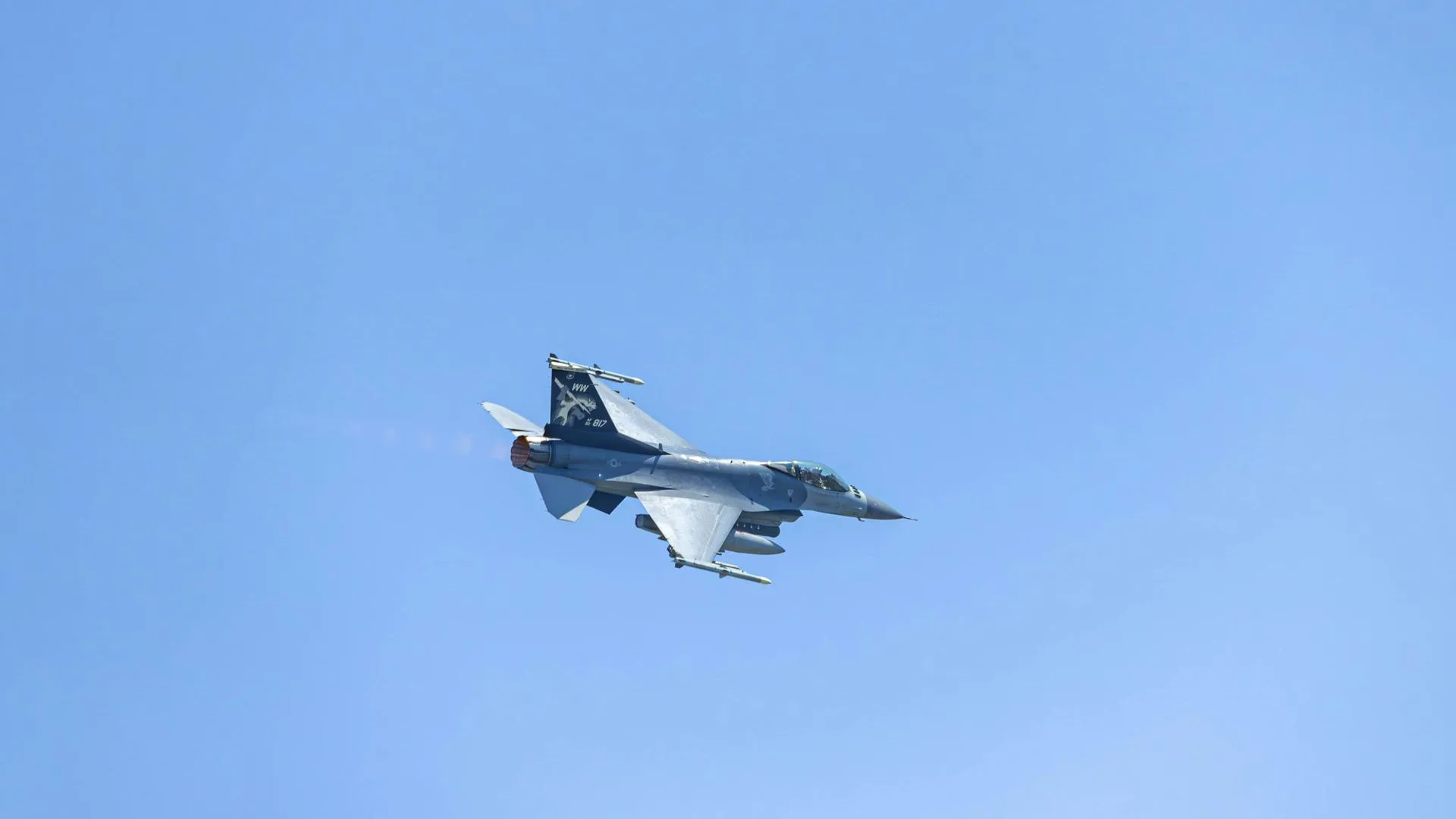 Украине разрешили бомбить Россию истребителями F-16