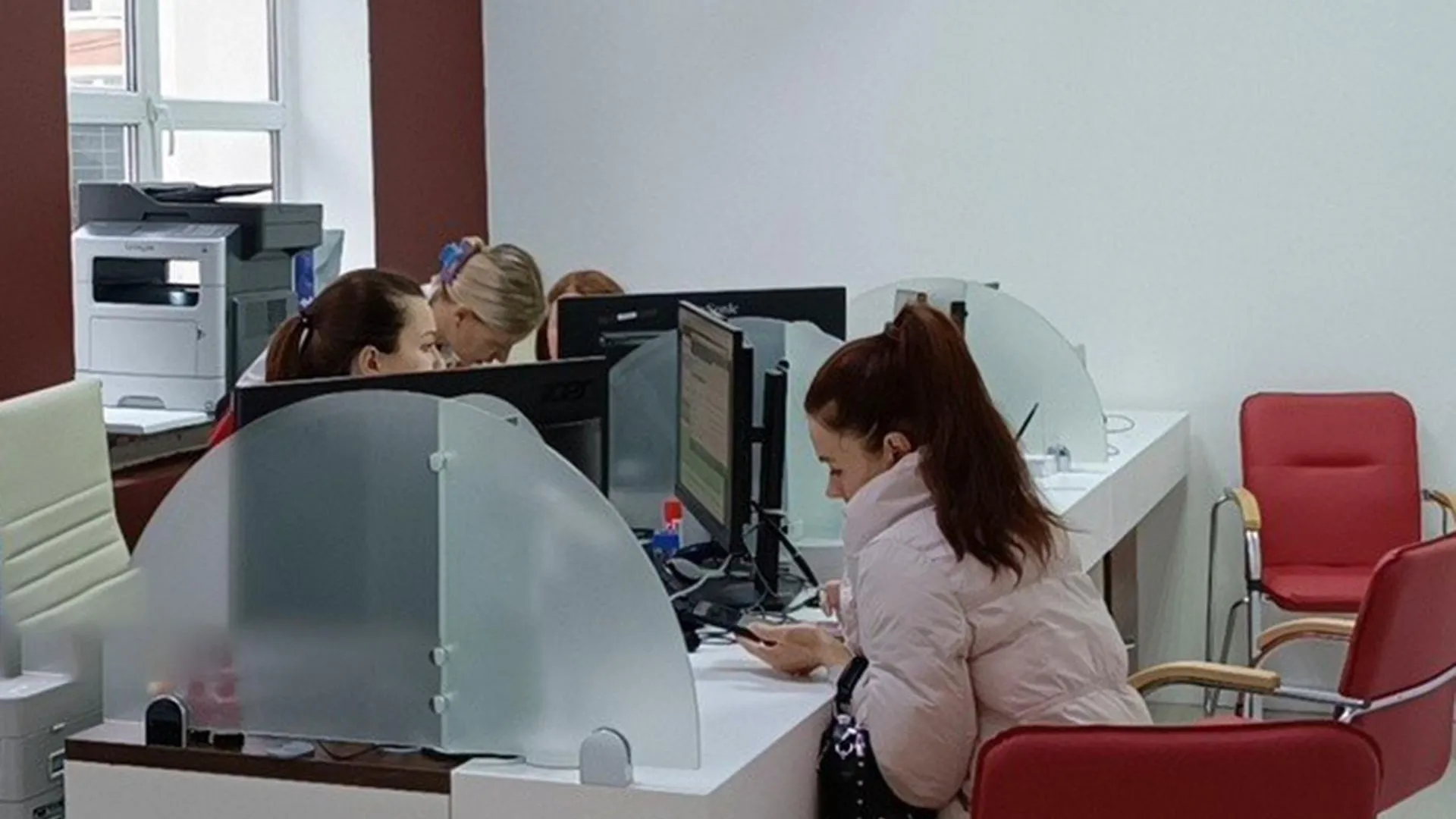 В МФЦ Лобни увеличили количество окон для приема посетителей
