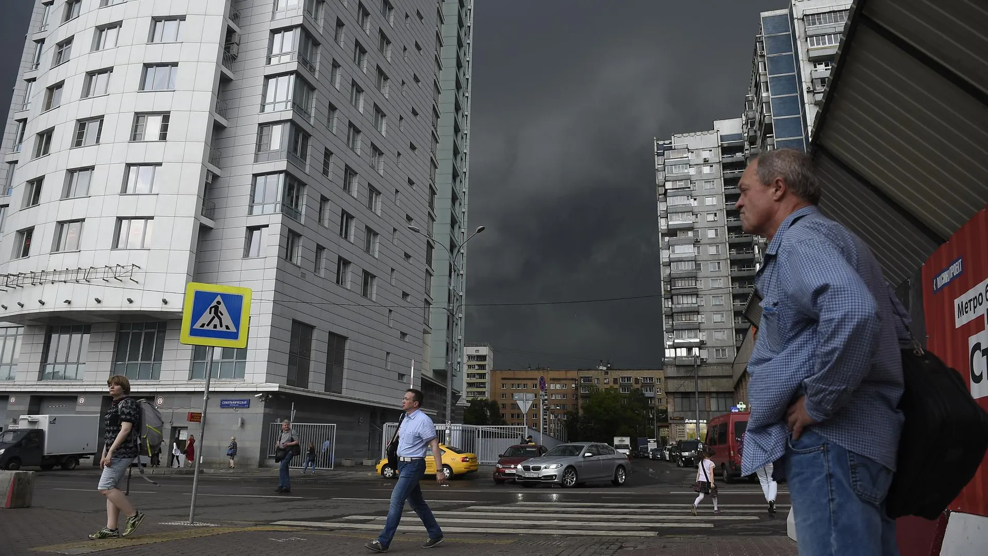 Штормовое предупреждение объявили в Подмосковье из‑за грозы до вечера среды