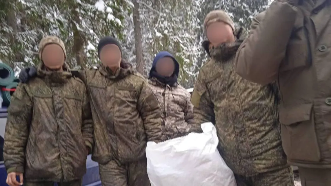 Сотрудники ППЖТ Подольска привезли мобилизованному коллеге теплое белье и продукты