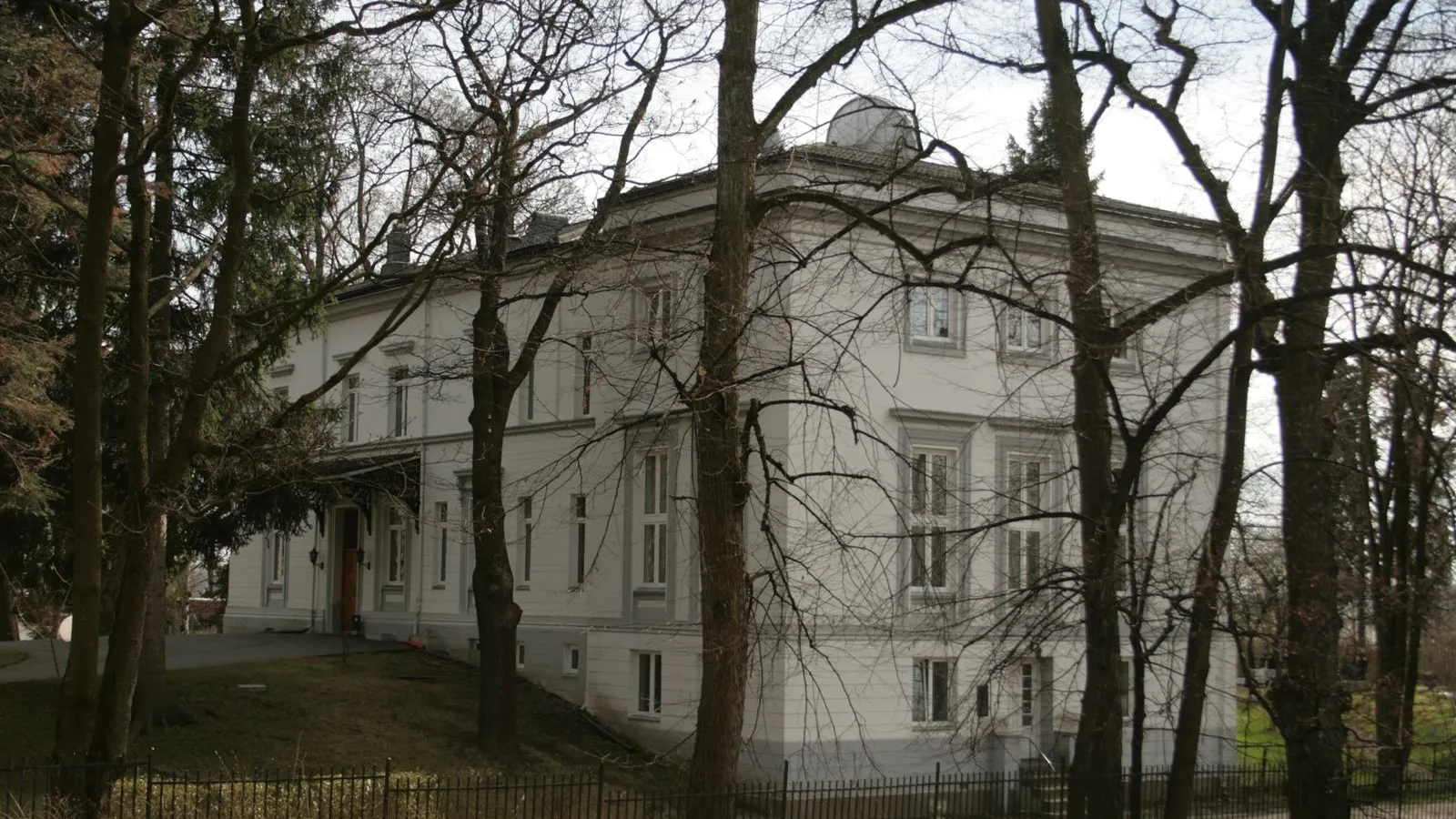Власти РФ не планируют закрывать два генконсульства в Норвегии